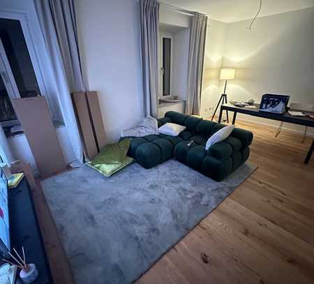 Erstbezug nach Sanierung mit EBK: exklusive 2-Zimmer-Wohnung möbliert in Augsburg