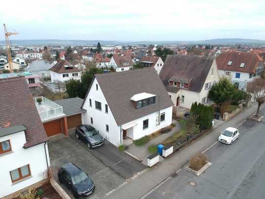 Komplett saniertes Einfamilienhaus mit Einliegerwohnung und EBK in Butzbach