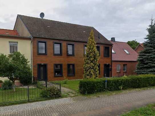 Schöne Doppelhaushälfte in Kyritz mit Gartenstück