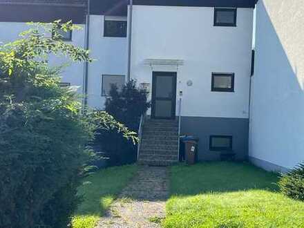 Reihenhaus mit 6 Zimmer, kleinem Garten und Garage zu verkaufen