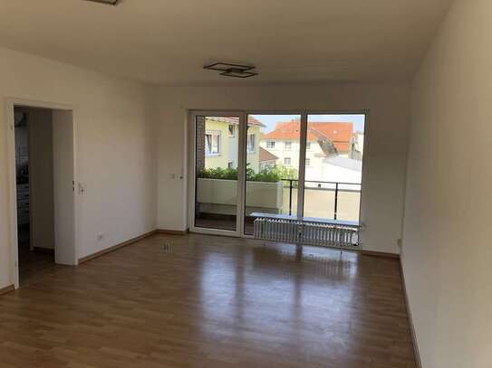 Helle 2-Raum-Wohnung mit Balkon und EBK in Darmstadt Bessungen Süd