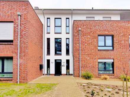 Preissenkung!! Moderne EG-Wohnung mit Fußbodenheizung und effz. Blockheizung sowie EBK und Terrasse