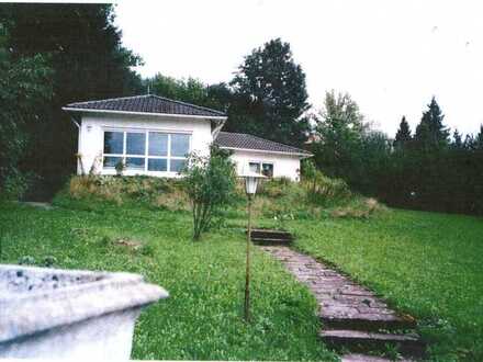 Bungalow in Berg in idyllischer Hanglage mit unverbaubarem Blick am Ortsrand
