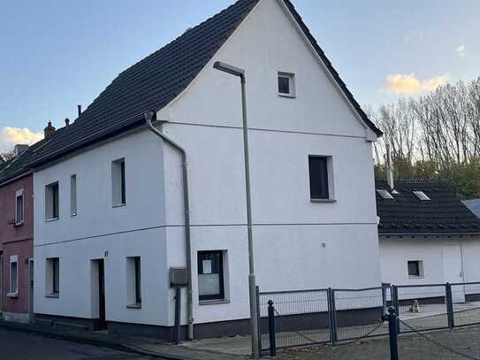 Gepflegtes 4-Zimmer-Reihenendhaus in Leverkusen Rheindorf