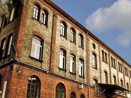 Außergewöhnliches Loft-Büro mit Blick aufs Wasser