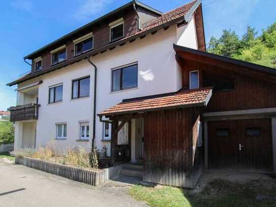 Mehrfamilienhaus mit Balkon, Terrasse und Garage in ruhiger Lage