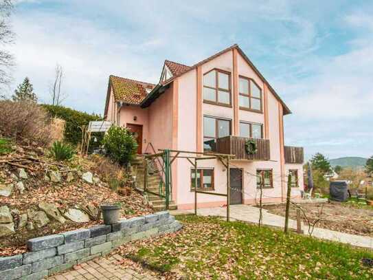 3.Zi. Terrassenwohnung mit schönem Garten, Garage, Außenstellplatz und herrlichem Ausblick