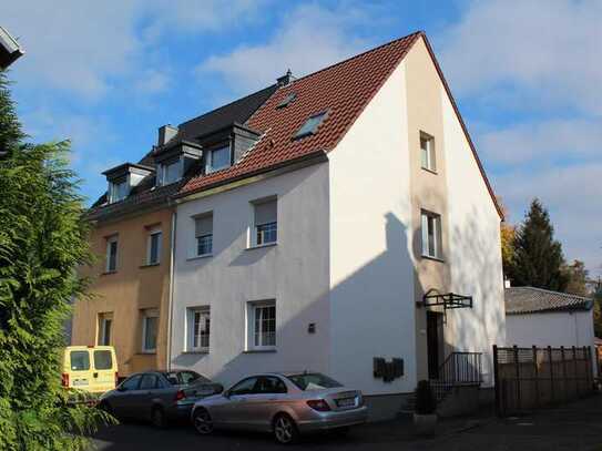 Schöne kleine 2-Zimmer-teilmöbilierte Nichtraucher-Dachgeschoss-Wohnung (für 1 Person)
