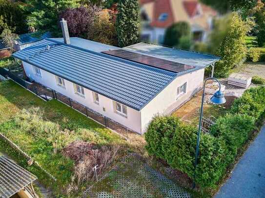 Zögern Sie nicht: Dank Erstbezug und gehobener Ausstattung energieeffizienter Bungalow mit Garten