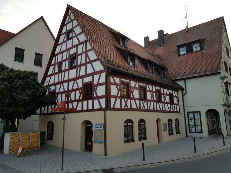                                                               3-Zimmer Stadtwohnung, 1.OG mit Flair &mdash; Wohnen im Denkmal &mdash;                                                       in Feucht (Nürnberger Land)