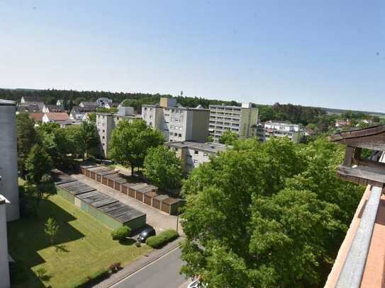 2 Zimmer mit Balkon, über den Dächern von Stein