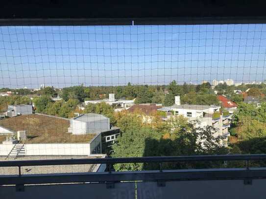 Renovierte 2-Zimmer-Wohnung mit Balkon und EBK in München