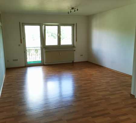 670 € Kaltmiete zzgl. 30 € Garage zzgl 250 € NK- 82 m² - 3.0 Zi.