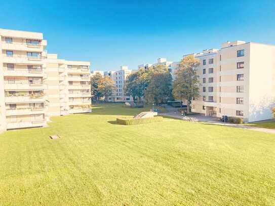 Sanierte, ruhige und gut vermietete 2,5-Zimmer-Wohnung mit großer Loggia in Baldham, 59 m²