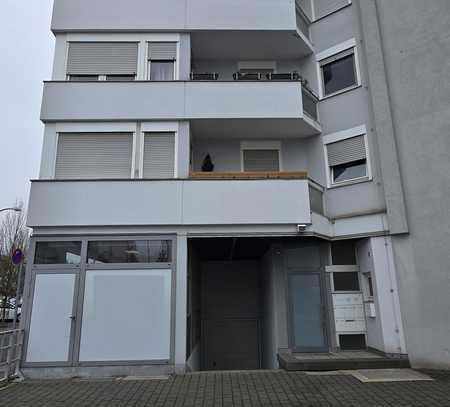 Gemütliche 1-Zimmer-Dachgeschosswohnung mit Balkon und Einbauküche in Hofheim am Taunus