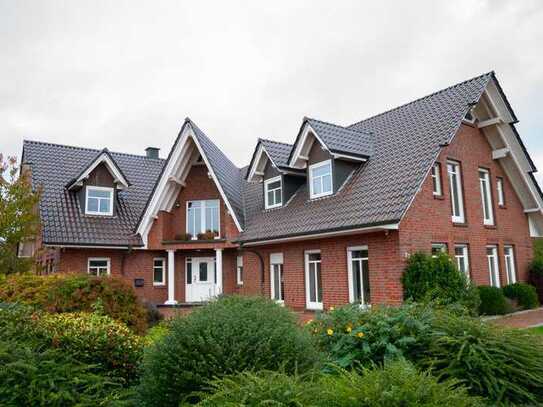 GROSSZÜGIGES EINFAMILIENHAUS MIT EINLIEGERWOHNUNG IN LÄNDLICHER LAGE