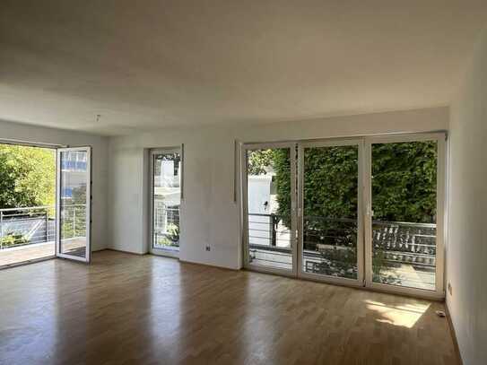 TOP-Ruhig-Lage Oberkassel !!
Helle, moderne 2-Zimmer-Wohnung mit Einbauküche und Sonnenbalkon