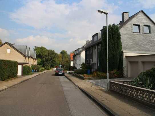 Modernisierte Wohnung mit 35 m² großer Süd-Terrasse in Essen Horst-Eiberg