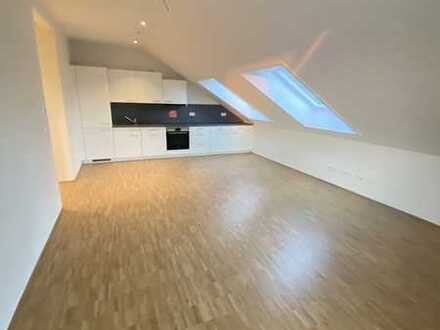 Neubau - Einzigartige 4-Zimmer Wohnung mit Einbauküche und Stellplatz !