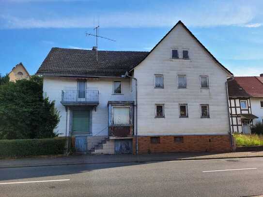 *** RESERVIERT *** Sanierungsbedürftiges Ein- Zweifamilienhaus in Breitenbach am Herzberg