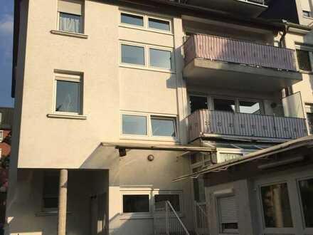 Gut geschnittene 3 Zimmer-Wohnung mit Balkon und EBK in F- Ginnheim