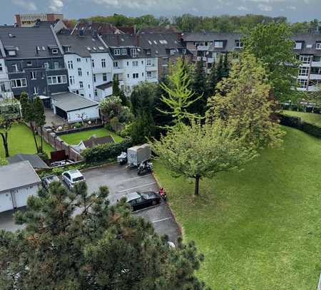 Ruhig gelegene, optimal aufgeteilte 2 bis 3 Zimmerwohnung mit Doppelgarage in Düsseldorf-Wersten