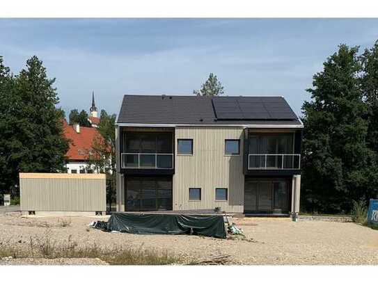 Neubau-Erstbezug modernes DHH in Splitlevel-Bauweise, PV-Anlage, Balkon, Keller, 2 Stellplätze