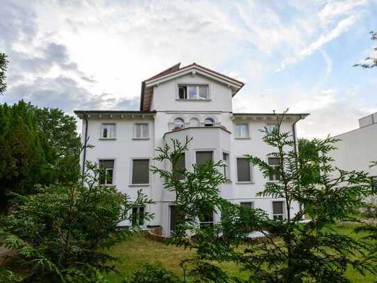 Geschmackvolle 2-Raum-Souterrain-Wohnung mit geh. Innenausstattung mit Balkon in Berlin Köpenick