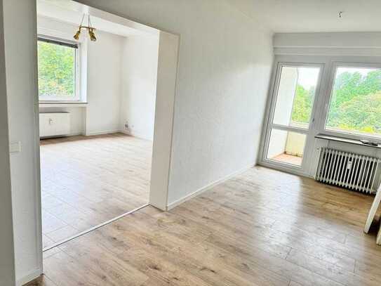 Großzügige 3,5 - Zimmer Wohnung - frisch renoviert!