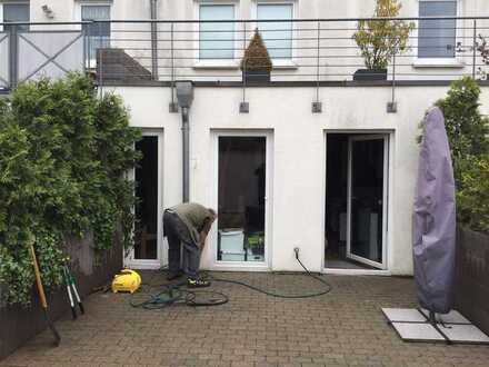 Provisionsfreie Terrassenwohnung mit Garten zwei Zimmern sowie EBK in Köln Raderberg
