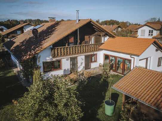 2- Familienhaus, sehr hochwertig renoviert - 3 Minuten zur A96 - mit 2 sehr großen Garagen