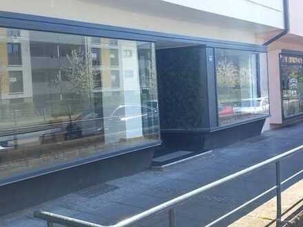 Neu saniertes Ladengeschäft mit gr. Schaufensterfront