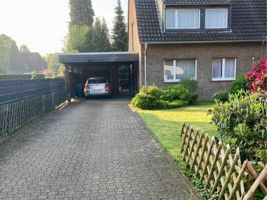 Geräumige und gepflegte 7-Raum-DHhälfte mit geh. Innenausstattung, Garage und Carport, großem Garten