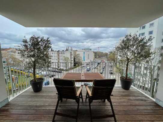 Modernized 2-room apartment with balcony and fitted kitchen in Berlin