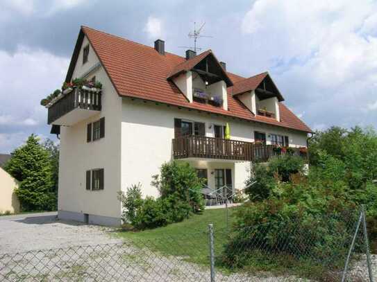 Große 3 Zi. DG. Wohnung Loggia und großem Balkon