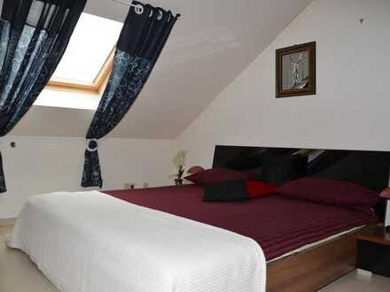 Außergewöhnliche schöne Dachgeschosswohnung in Bergheim-Niederaußem