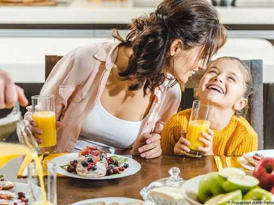 Frühstück mit der Familie im EIGENEM Haus