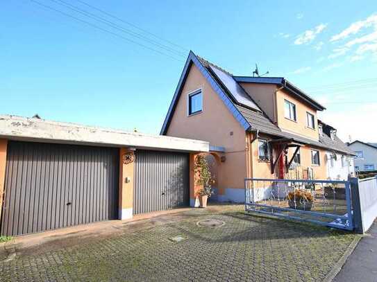 Bezugsfreie Erdgeschosswohnung mit Garage, Gartenanteil und ausgebautem Zimmer im UG