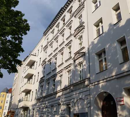 Erstbezug nach Sanierung - 4 Zimmerwohnung mit Balkon und Mietergarten!