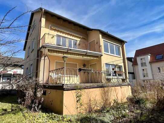 Zweifamilienhaus mit großem Garten, Doppel- und Einzelgarage in TÜ-Unterjesingen