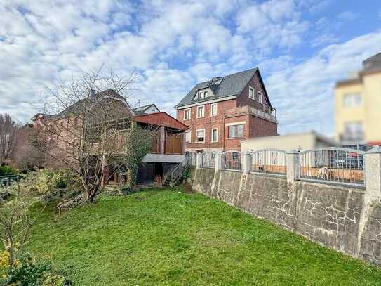 Ideal für Handwerker! Zweifamilienhaus mit viel Platz und historischem Charme in zentraler La