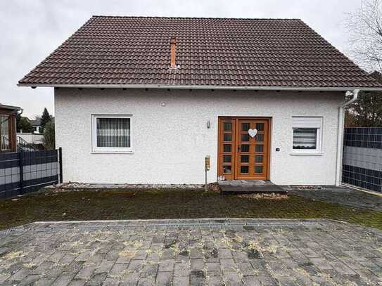 Vielseitiges Einfamilienhaus mit großem Grundstück – Ideal für Familien oder als Zweifamilienlösung