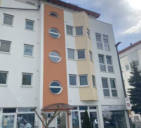 Top ausgestattete 4 Zi. ETW mit Balkon, Aufzug und TG in moderner Wohnanlage in Griesheim !