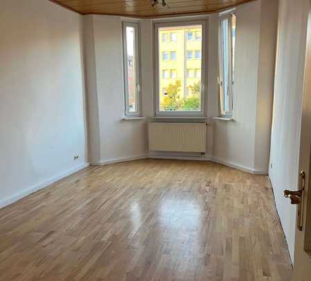 Charmante 4-Zimmer-Altbauwohnung mit hohen Decken und Balkon in Nürnberg Gostenhof