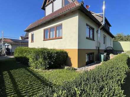 Provisionsfrei! Tolles Ein/ Zweifamilienhaus in super Lage mit Garten in Neuhengstett