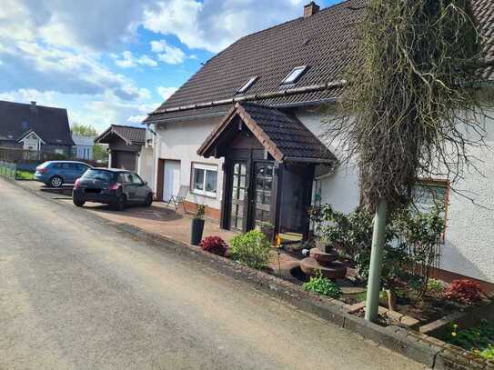 Attraktive 5-Zimmer-Maisonette-Wohnung in Fensdorf