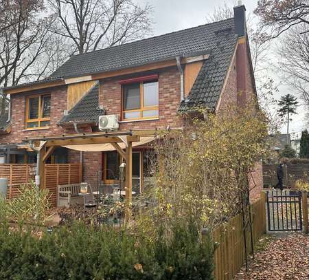 Doppelhaushälfte in Eichwalde zur Miete - großzügiges Wohnen mit Garten und Carports