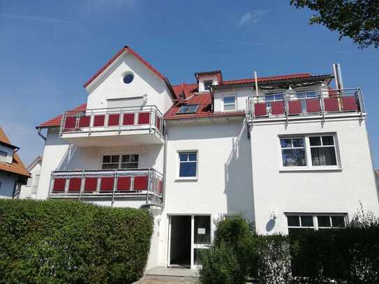 Sehr schöne 2- Zi- DG-Wohnung in Rottenburg, Einbau-Küche , Bad, WC Balkon mit schöner Aussicht