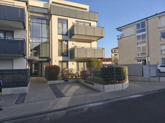Stilvolle 3-Zimmer-EG-Wohnung mit gehobener Innenausstattung mit Terasse und EBK in Rödermark