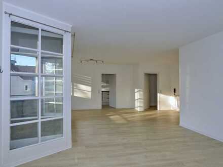 So muss eine geräumige Wohnung in zentraler Wohnlage mit Ausblick sein !!